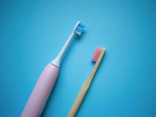 Electric toothbrush vs manual: which is more recommended?